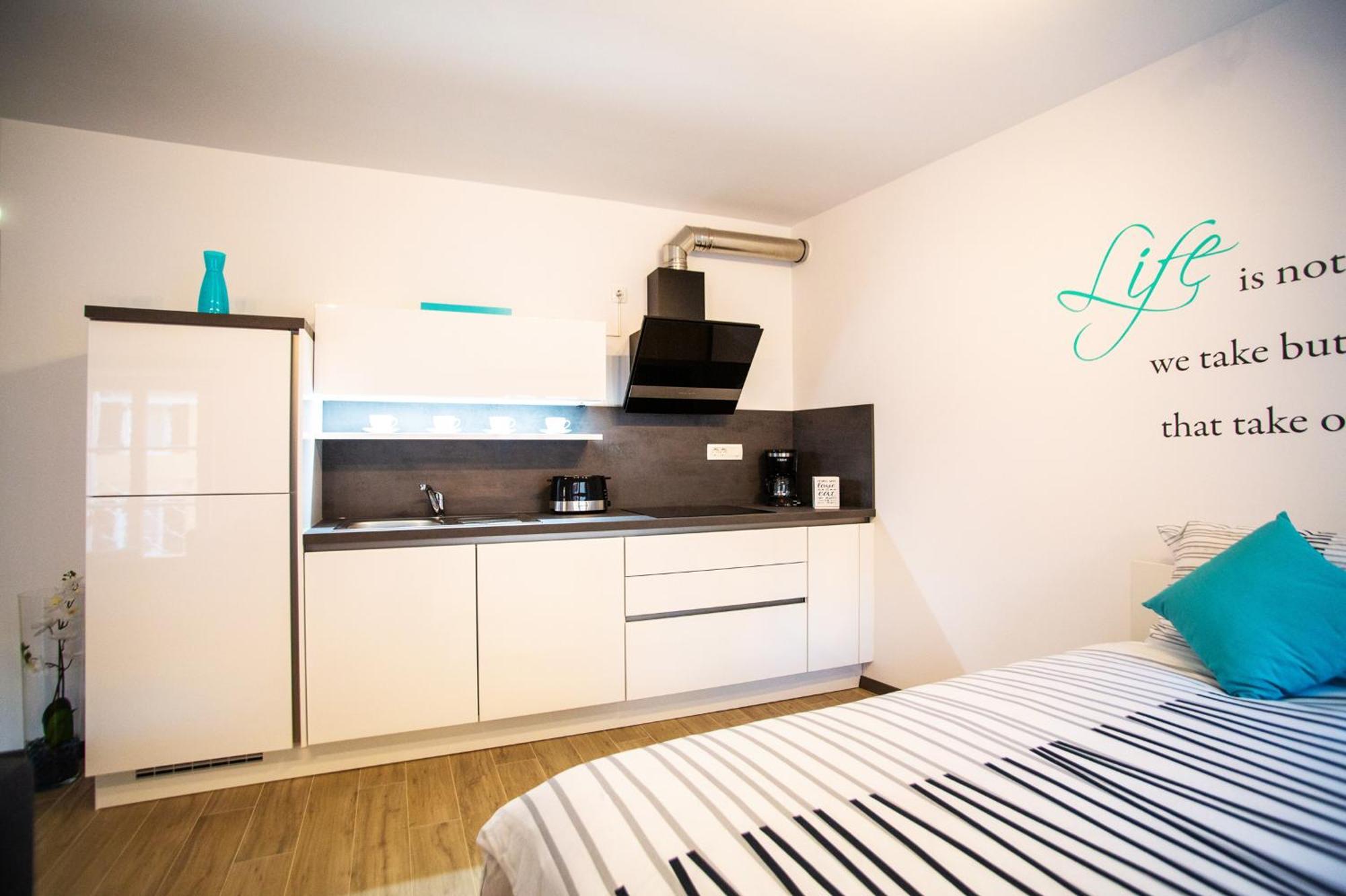 Azzurro Apartment Пиран Экстерьер фото